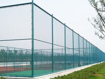 球場圍網(wǎng)燈光升級與兒童組合滑梯的社區(qū)共享空間設(shè)計(jì)